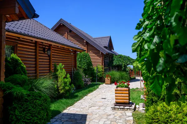 Novi Sad, Sırbistan - 08 Haziran 2025: Sırbistan 'da Novi Sad yakınlarındaki Fruska Gora' da 