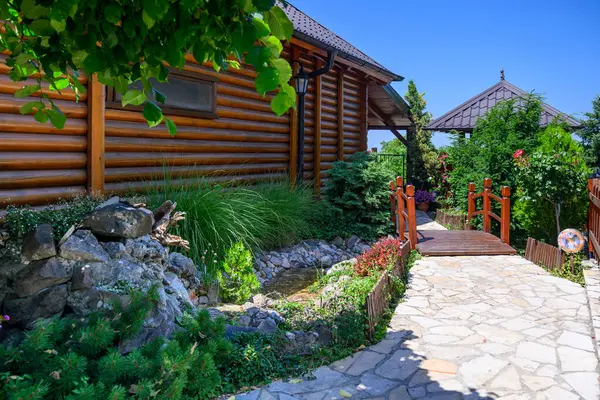 Novi Sad, Sırbistan - 08 Haziran 2025: Sırbistan 'da Novi Sad yakınlarındaki Fruska Gora' da 