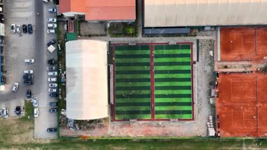 Novi Sad, Sırbistan - 11 Haziran 2025: Futbol sahalarının havadan görünüşü