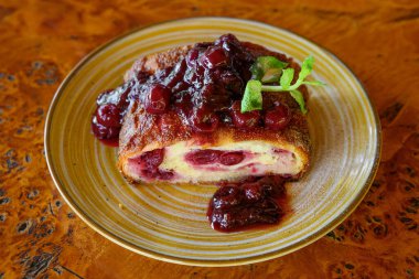 Ev yapımı vişneli turta