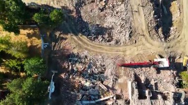 Novi Sad, Sırbistan - 27 Haziran 2025: Sırbistan 'ın Novi Sad kentindeki Park Hotel' in Yıkılması