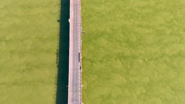 Novi Sad, Sırbistan - 27 Haziran 2025: Novi Sad 'da Tuna Nehri üzerindeki Çin köprüsü inşaatı