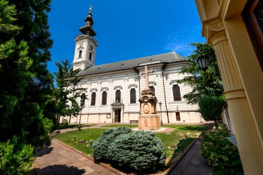Novi Sad, Sırbistan - 20 Temmuz 2025: Kutsal Büyük Şehit George Ortodoks Katedrali (Sırpça: Saborni hram Svetog velikomuenika Georgija). Kilise 1905 'te 1734' ün harabelerinde tamamlandı..