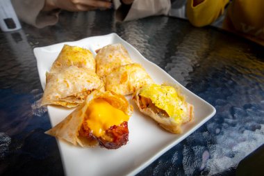 Tayvan aşkı ve lezzetli kahvaltı, füme yumurta keki.