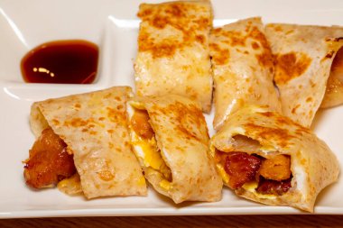 Tayvan aşkı ve lezzetli kahvaltı, füme yumurta keki.