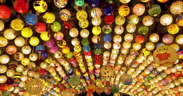 中国の伝統的な祭りランタンフェスティバル 台湾ランタンフェスティバルでカラフルな提灯 テキスト ラッキーフォーチュン ハッピーニューイヤー — ストック動画