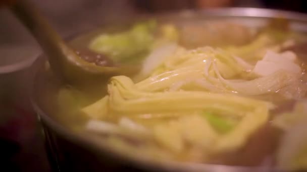 暑い台湾の砂茶鍋のクローズアップ — ストック動画