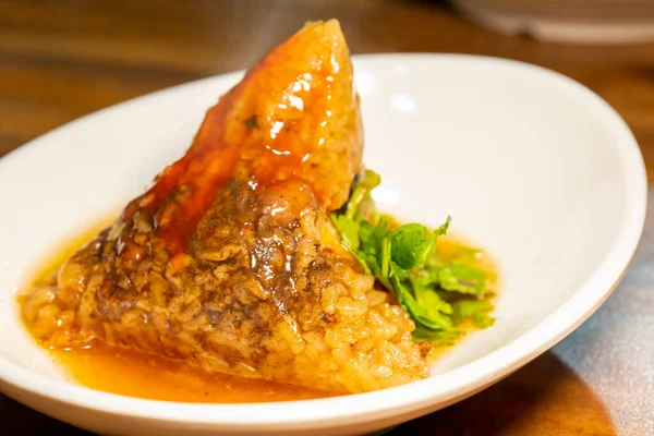 stock image There is a steaming meat dumpling in a magnetic bowl on the table