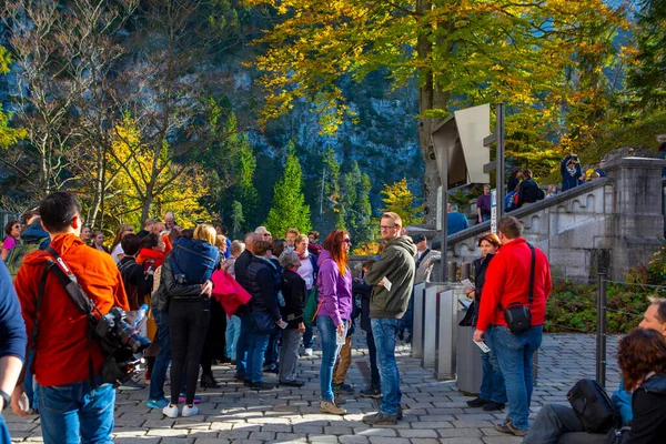 Almanya 'nın Bavyera kentindeki Neuschwanstein Kalesi' ne (11 Ekim 2017, Almanya, Bavyera)