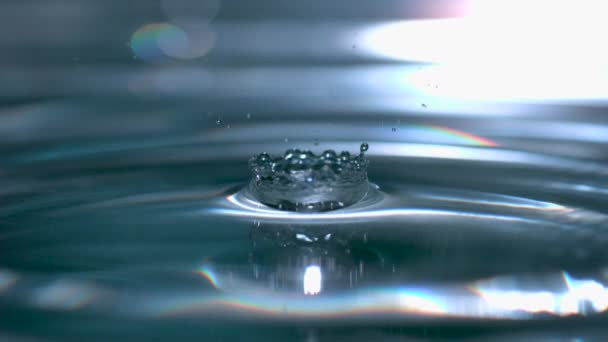 Vysokorychlostní Fotografování Detailní Záběr Kapek Vody Padající Vlnící — Stock video