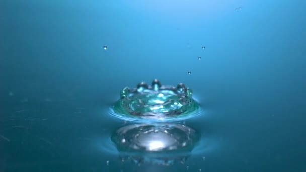 High Speed Shooting Close Water Droplets Falling Rippling — Stock Video