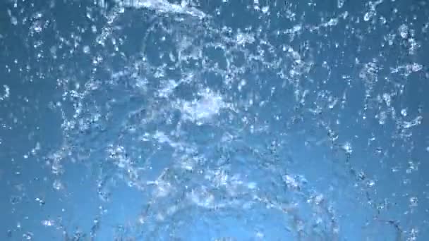 ウォータージェットの高速撮影クローズアップ水のカーテンを形成するために噴霧 — ストック動画