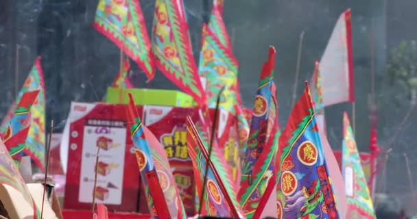 Les Croyants Pudu Brûlent Papier Monnaie Pendant Festival Chinois Des — Video