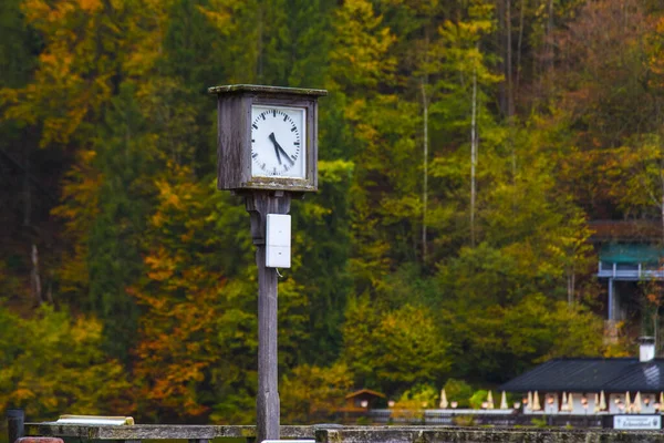 ドイツの美しいキングレイクワーフによる時計 — ストック写真