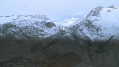 İsviçre Alplerindeki en büyük buzul aletschgletscher Buz Nehri.