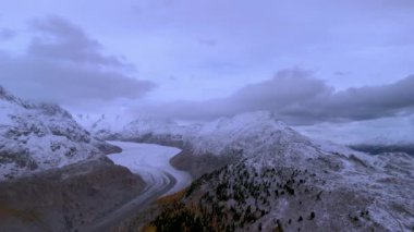 İsviçre Alplerindeki en büyük buzul aletschgletscher Buz Nehri.