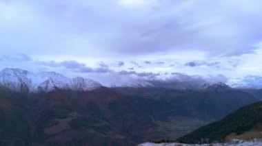 İsviçre Alplerindeki en büyük buzul aletschgletscher Buz Nehri.