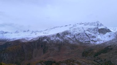 İsviçre Alplerindeki en büyük buzul aletschgletscher Buz Nehri.