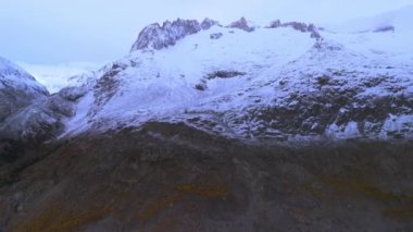 İsviçre Alplerindeki en büyük buzul aletschgletscher Buz Nehri.