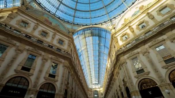 米兰购物名胜古迹意大利米兰购物名胜古迹埃马努拉二世返回 2023 Milan Italy — 图库视频影像