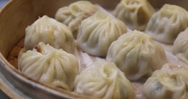 Yakından. Az önce küçük sıcak çöreği serbest bıraktı.