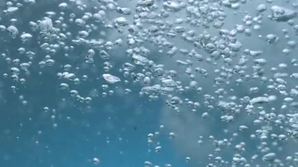 Високошвидкісна Зйомка Природних Чистих Бульбашок Мінеральної Води — стокове відео