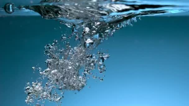 天然清澈矿泉水气泡高速拍摄 — 图库视频影像