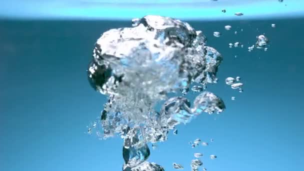 天然清澈矿泉水气泡高速拍摄 — 图库视频影像