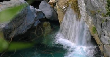 Taroko Sahne Bölgesi Şelalesi, Hualien, Tayvan