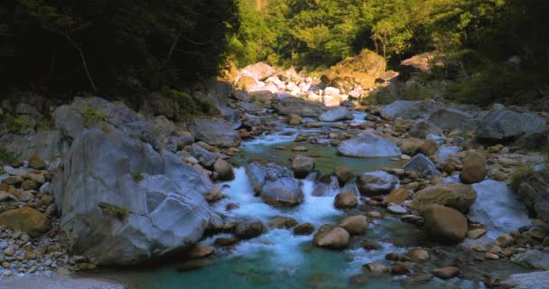 Bergvägg Shakaxi Creek Trail Taroko Naturskönt Område Hualien Taiwan — Stockvideo