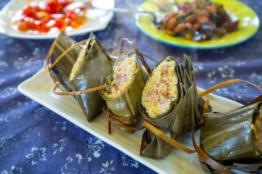 There are hot dumplings on the desktop