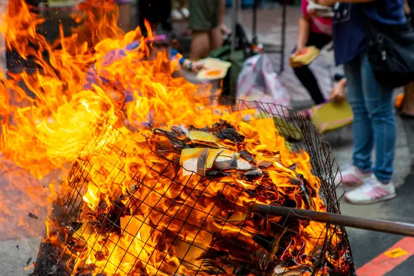 stock image Chinese religious custom Chinese ghost festival close -up believers burned paper money