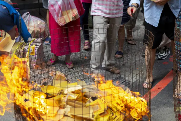 stock image Chinese religious custom Chinese ghost festival close -up believers burned paper money