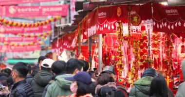 (20230118 Taipei, Tayvan) Tayvan 'daki Dihua Sokak Pazarı' nda parlak renkli bahar festivali çiftleri sergilendi