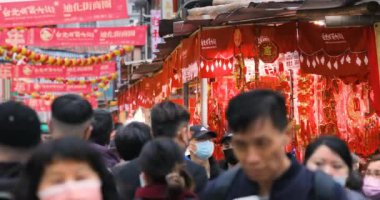 (20230118 Taipei, Tayvan) Tayvan 'daki Dihua Sokak Pazarı' nda parlak renkli bahar festivali çiftleri sergilendi