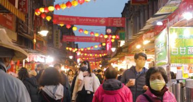 (20230118 Taipei, Tayvan) Dihua Caddesi Yeni Yıl Arifesi Caddesi 'nde kalabalık kalabalığın hızlandırılmış fotoğrafları