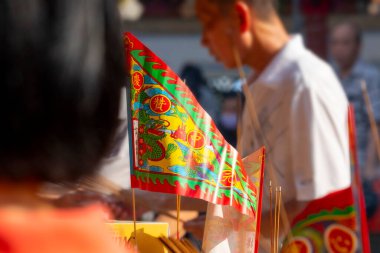 (Metin: Qingzan Zhongyuan) Çin Hayalet Festivali 'ne hayalet ve tanrıları kurban etmek için Purdue bayrağı yerleştirildi (2020 08 Taipei, Tayvan)