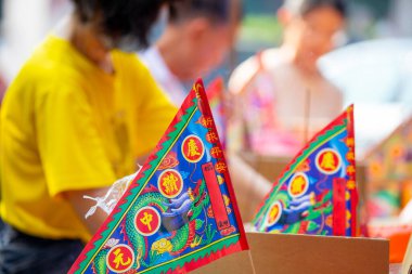 (Metin: Qingzan Zhongyuan) Çin Hayalet Festivali 'ne hayalet ve tanrıları kurban etmek için Purdue bayrağı yerleştirildi (2020 08 Taipei, Tayvan)