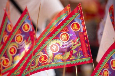 (Metin: Qingzan Zhongyuan) Çin Hayalet Festivali 'ne hayalet ve tanrıları kurban etmek için Purdue bayrağı yerleştirildi (2020 08 Taipei, Tayvan)