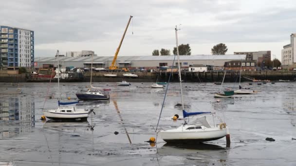Edinburgh Scotland Oktober 2023 Yachts Sitting Lera Low Tide Granton — Stockvideo