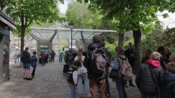 Paris Frankreich Mai 2023 Touristen Mit Kindern Der Schlange Vor — Stockvideo