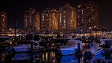 DOHA, QATAR - 6 HAZİRAN 2025: I Love Katar, gece boyunca Doha 'nın canlı ruhunu güzel bir şekilde sergiliyor