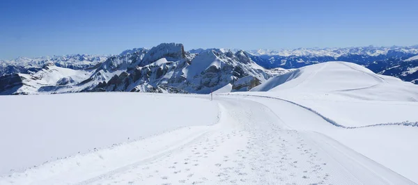 Chaeserrugg山顶的冬季徒步旅行 — 图库照片