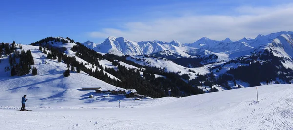 スイスのオレンジ山にスキー場 — ストック写真