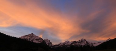 Sunrise scene seen from Feutersoey.