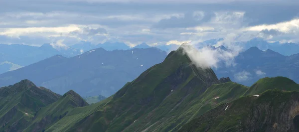 スイスのブリエンツァー ローソンから見たタンホーン山 — ストック写真