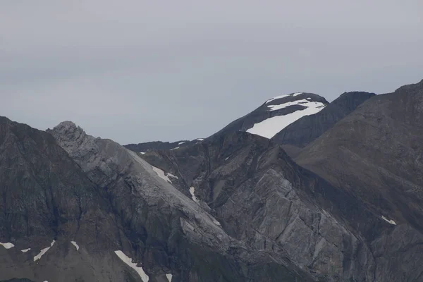 Mount Wildhorn Egy Esős Nyári Napon — Stock Fotó