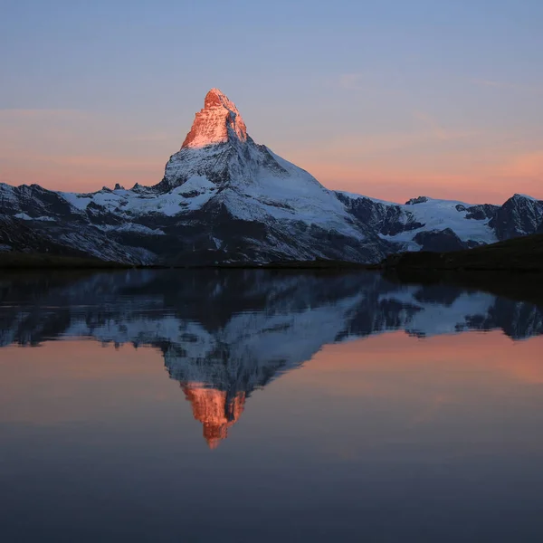 Cume Iluminado Pelo Sol Monte Matterhorn Suíça — Fotografia de Stock
