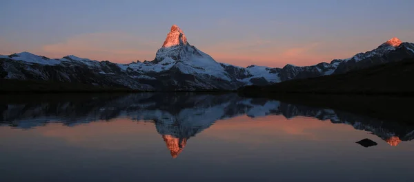 Sol Iluminado Pico Monte Matterhorn Suíça — Fotografia de Stock