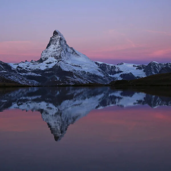 Magestic Matterhorn Reflecting Lake Stellisee — стоковое фото